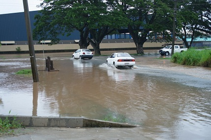 様々な状況を楽しむフィジー人
